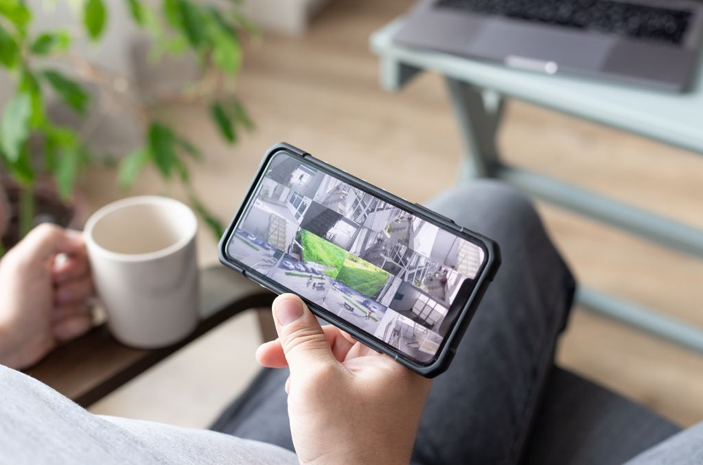 スマホで防犯カメラの映像をチェック